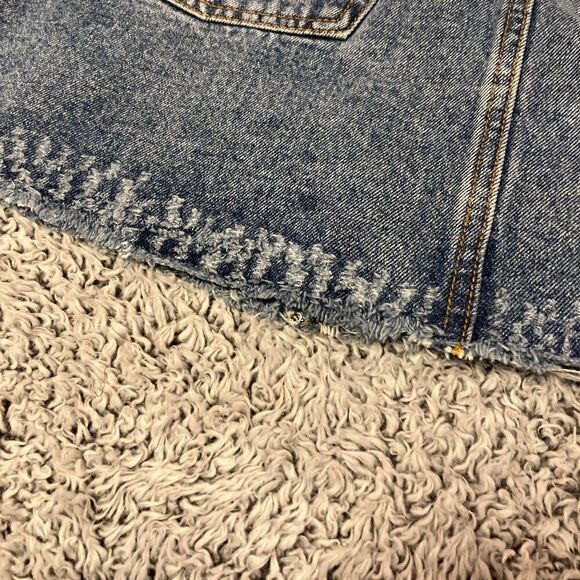 UMGEE Women’s Sz 27 Mini Skirt Jean Medium Denim Raw Hem Distressed Button Fly - Picture 9 of 13